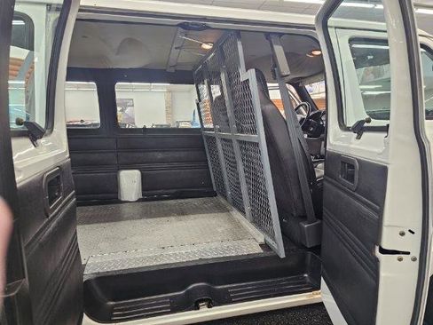 Used 2001 Dodge B2500 Passenger RWD image 19