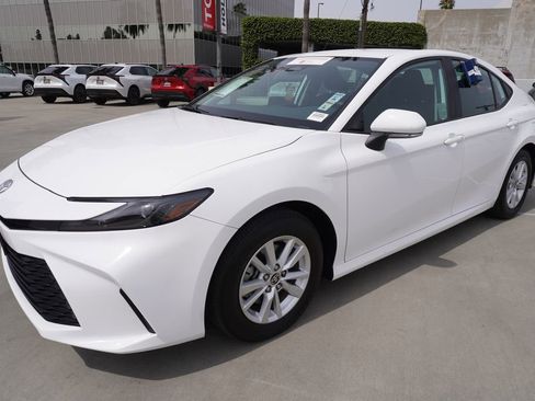 Certified 2025 Toyota Camry LE image 4