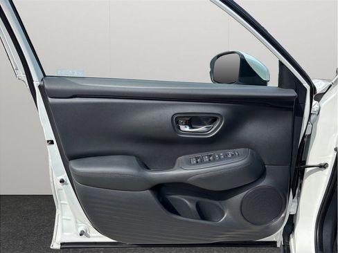 Used 2023 Honda HR-V LX image 16