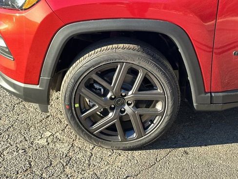 New 2026 Jeep Compass Latitude image 13