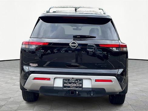 Used 2024 Nissan Pathfinder Platinum image 4