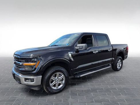 Used 2025 Ford F150 XLT w/ Equipment Group 301A Standard AWD/4WD image 3