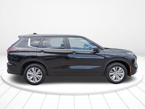 New 2026 Mitsubishi Outlander ES FWD image 3