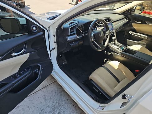 Used 2018 Honda Civic Touring image 10