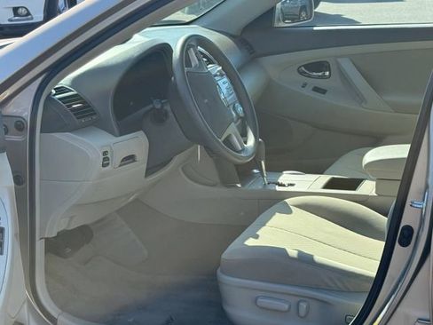 Used 2009 Toyota Camry LE FWD image 17