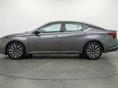 Used 2025 Nissan Altima 2.5 SV FWD image 5