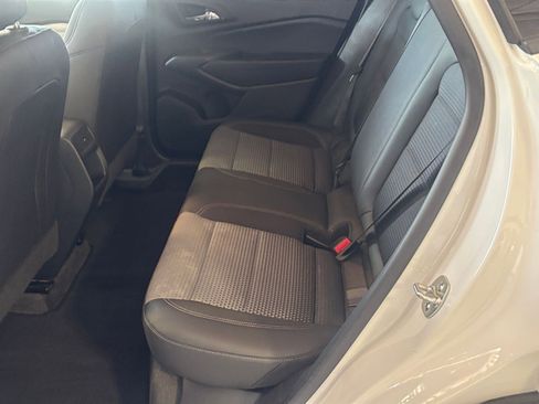 Used 2025 Chevrolet Trax LT w/ LT Convenience Package FWD image 31