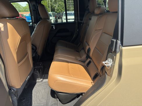 Used 2020 Jeep Gladiator Overland w/ Popular Equipment Package AWD/4WD image 22