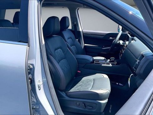 New 2026 Nissan Pathfinder Platinum AWD/4WD image 11
