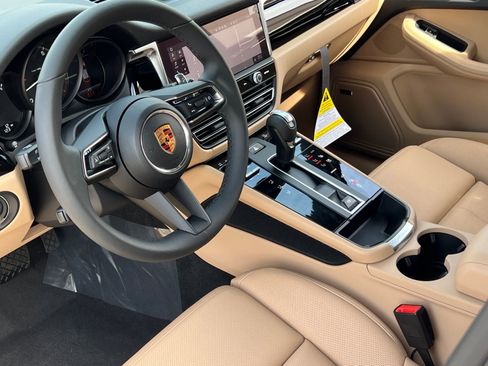 New 2026 Porsche Macan image 4