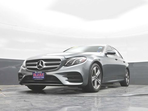 Used 2019 Mercedes-Benz E 300 4MATIC image 31