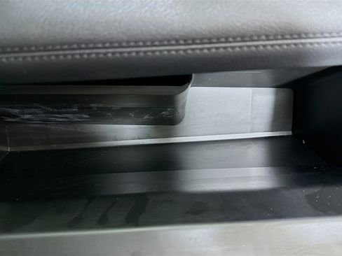 Used 2024 Toyota Sienna Platinum image 32