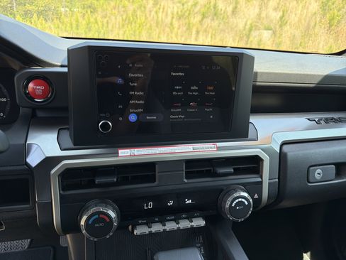 Used 2025 Toyota Tacoma TRD Off-Road AWD/4WD image 26