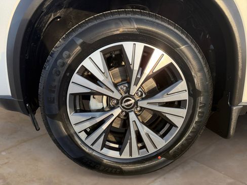 Used 2023 Nissan Rogue SV image 27