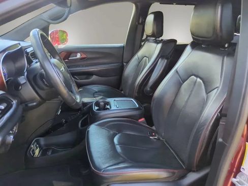 Used 2020 Chrysler Pacifica Limited FWD image 11