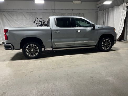 Used 2023 Chevrolet Silverado 1500 High Country w/ Z71 Off-Road Package AWD/4WD image 8