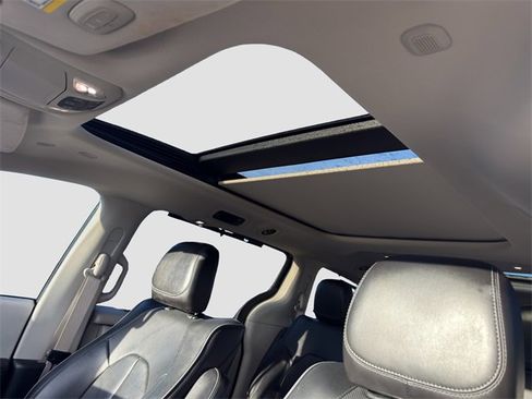 Used 2020 Chrysler Pacifica Limited w/ Advanced Safetytec Group image 24