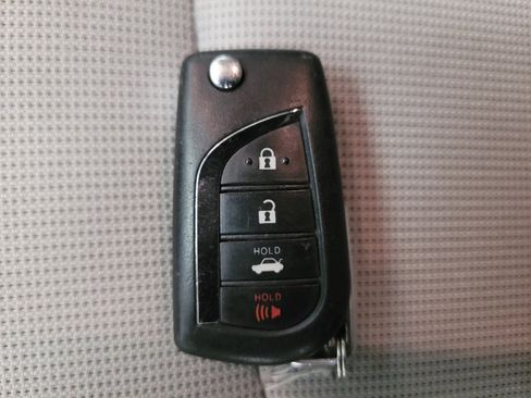 Used 2021 Toyota Corolla LE image 32