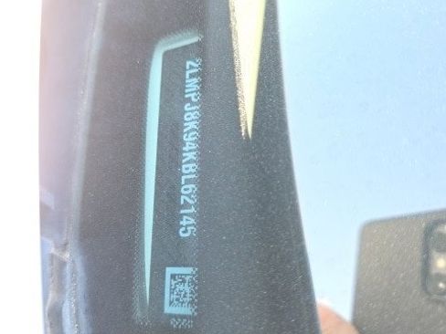 Used 2019 Lincoln Nautilus Select image 12