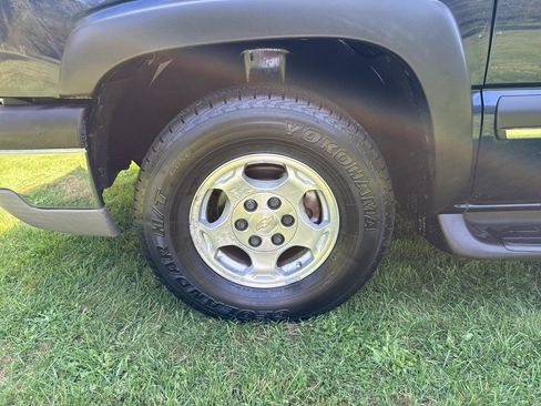 Used 2004 Chevrolet Avalanche 4x4 image 36