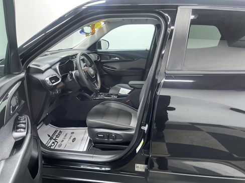 Used 2023 Chevrolet TrailBlazer LT w/ Convenience Package image 9