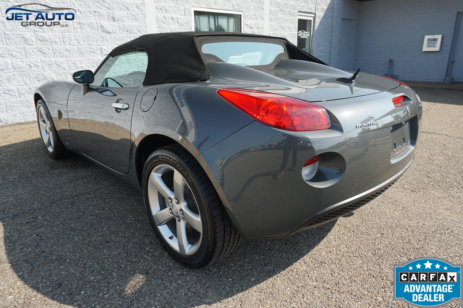 Used 2008 Pontiac Solstice Convertible w/ Premium Package RWD image 8