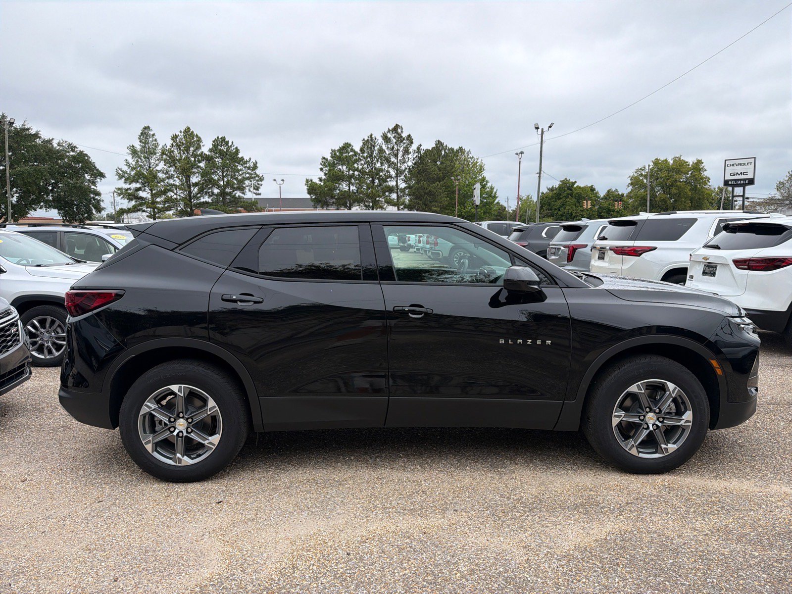 Used 2025 Chevrolet Blazer LT FWD image 6