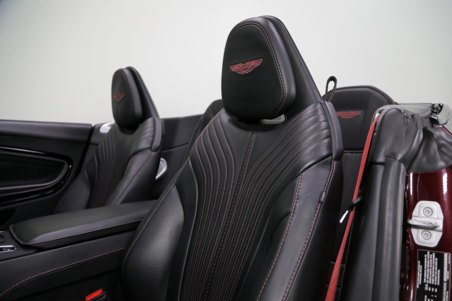 Used 2019 Aston Martin DB11 Volante RWD image 45