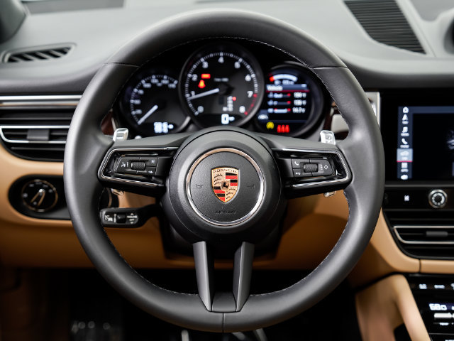 Certified 2026 Porsche Macan AWD/4WD image 13