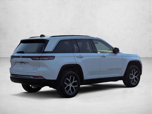 Used 2024 Jeep Grand Cherokee Limited image 5