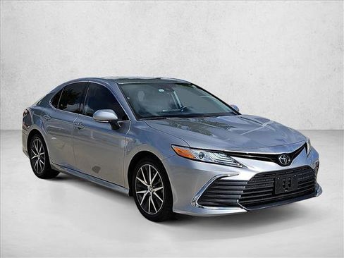 Used 2024 Toyota Camry XLE FWD image 3