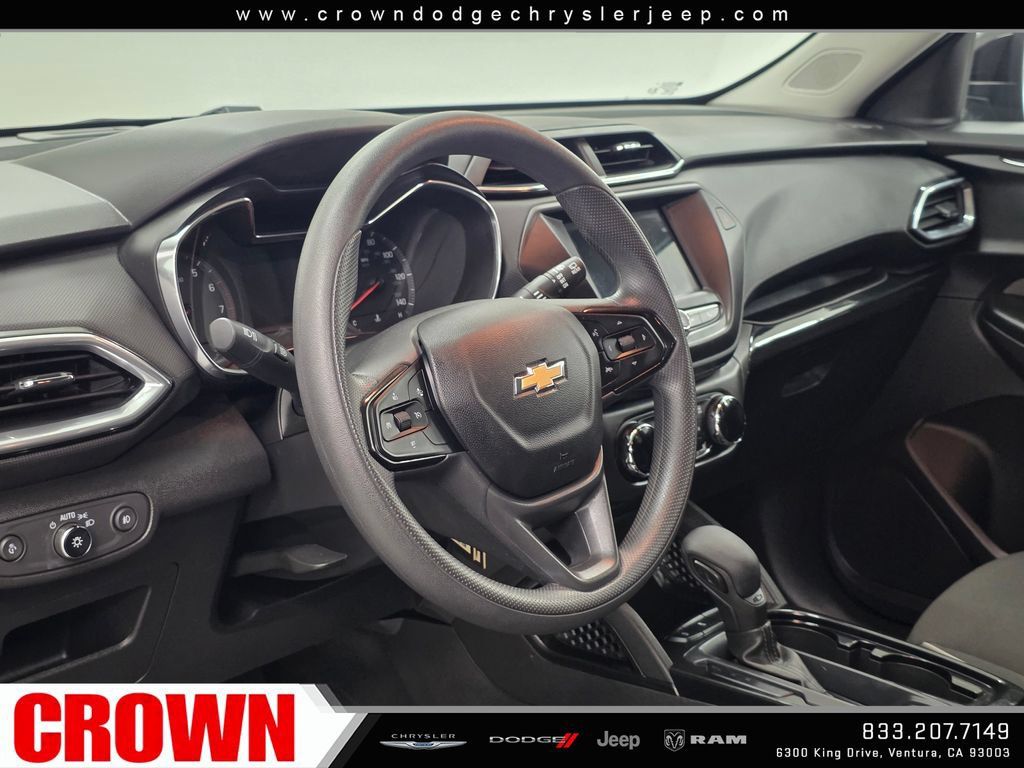 Used 2023 Chevrolet TrailBlazer LT FWD image 21