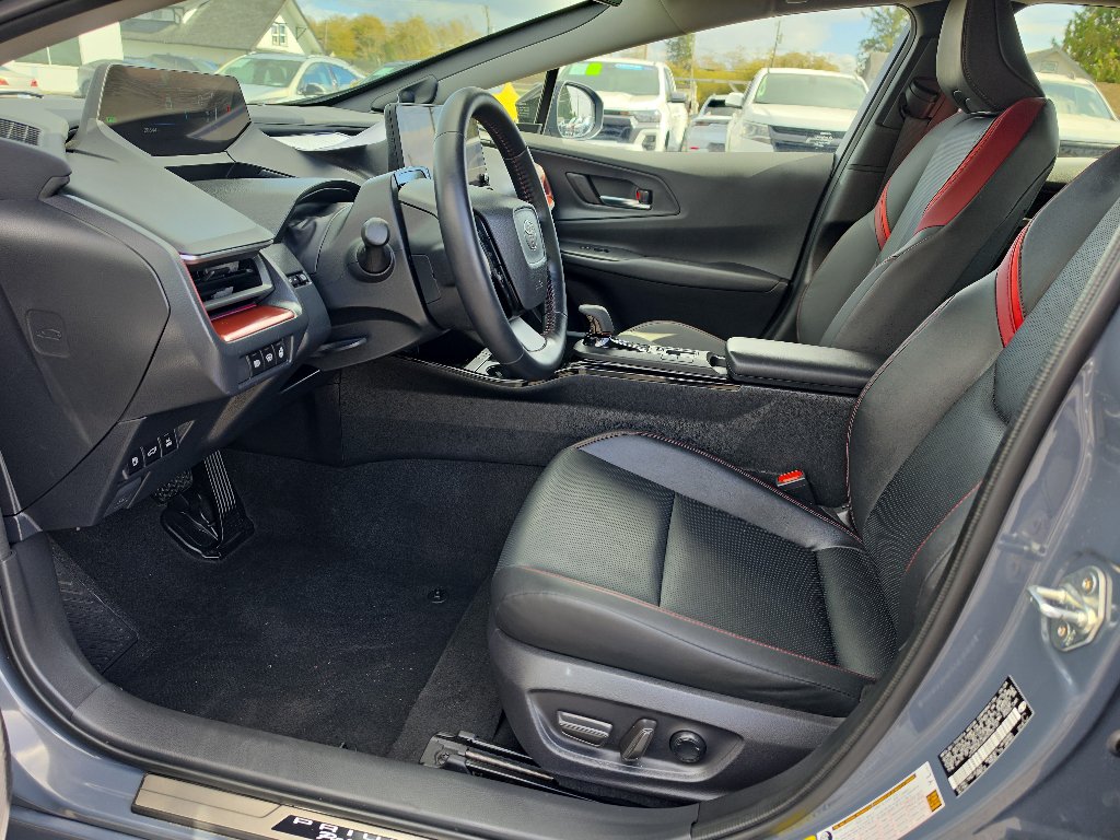 Used 2024 Toyota Prius Prime Premium FWD image 18