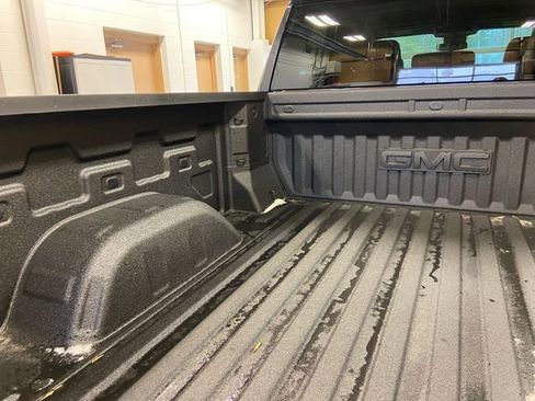 New 2026 GMC Sierra 1500 SLE image 17