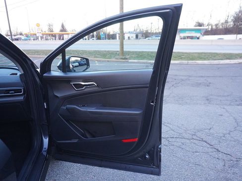 Used 2025 Kia Sportage LX image 22