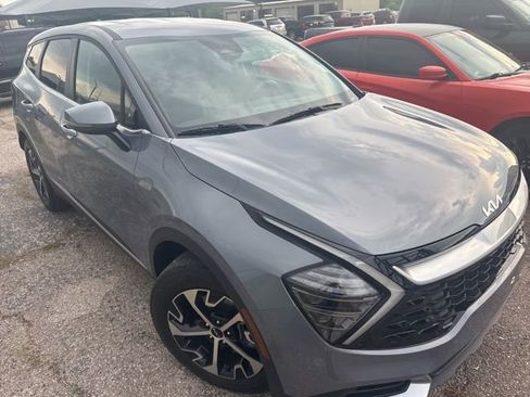 Used 2025 Kia Sportage EX FWD image 3