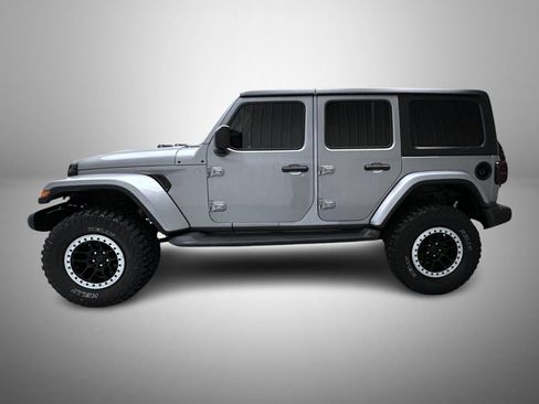 Used 2018 Jeep Wrangler Unlimited Sahara w/ Cold Weather Group AWD/4WD image 8
