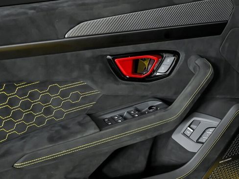 Used 2023 Lamborghini Urus Performante AWD/4WD image 15