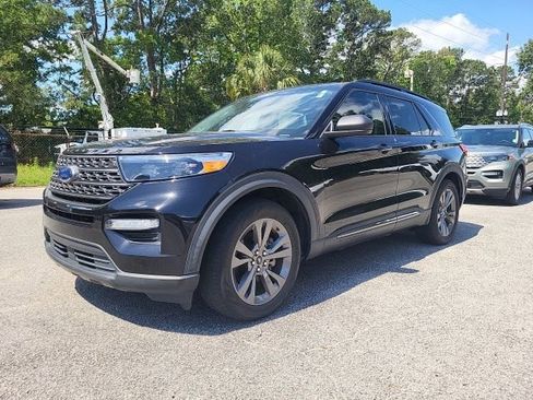 Used 2021 Ford Explorer XLT w/ Equipment Group 202A RWD image 4