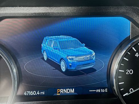 Used 2024 Ford Expedition Limited image 19