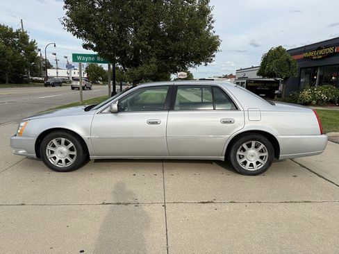 Used 2009 Cadillac DTS w/ Trunk Convenience Package image 7