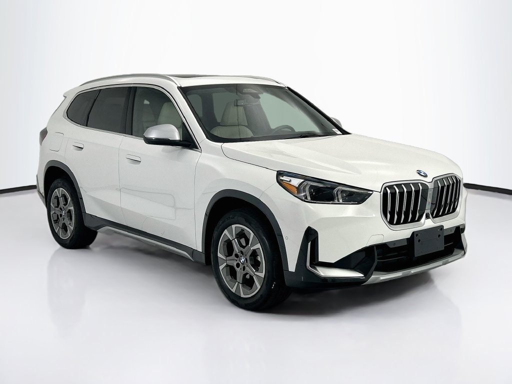 Used 2024 BMW X1 xDrive28i w/ Premium Package AWD/4WD image 3