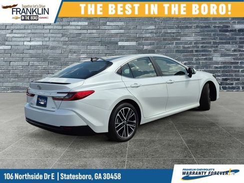 Used 2025 Toyota Camry XLE image 5