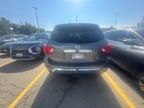 Used 2018 Nissan Pathfinder SV AWD/4WD image 4