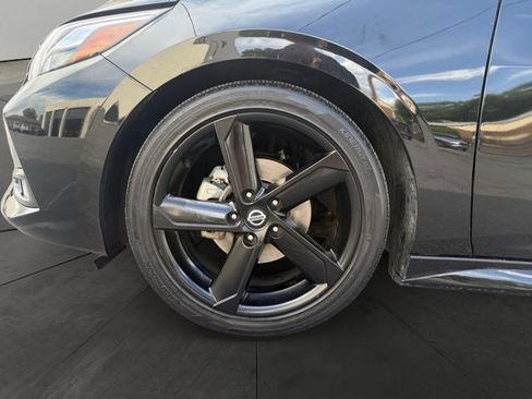 Used 2023 Nissan Sentra SR w/ Midnight Edition Package FWD image 9
