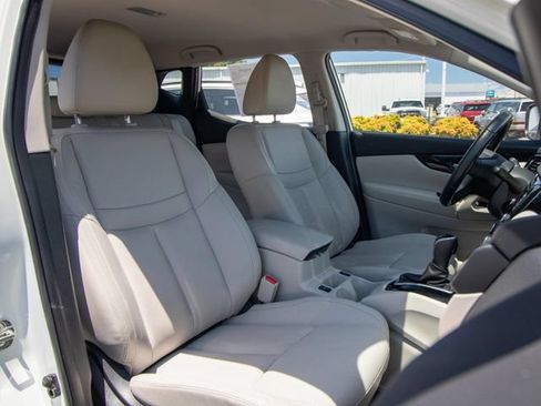 Used 2022 Nissan Rogue Sport SL FWD image 18