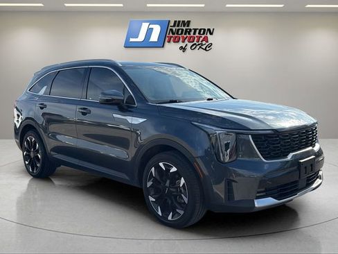 Used 2024 Kia Sorento EX w/ Panoramic Sunroof Package FWD image 3