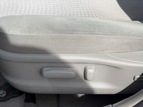 Used 2010 Toyota Camry LE FWD image 19