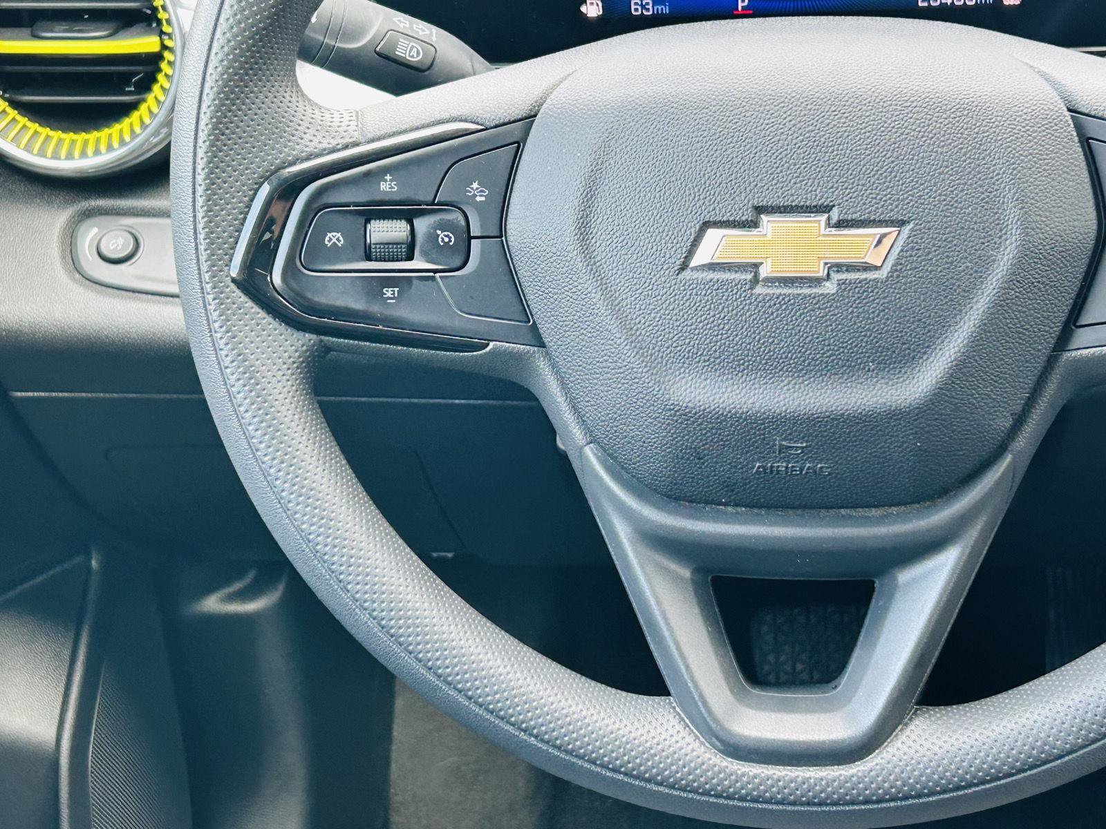 Used 2025 Chevrolet Trax LT FWD image 13