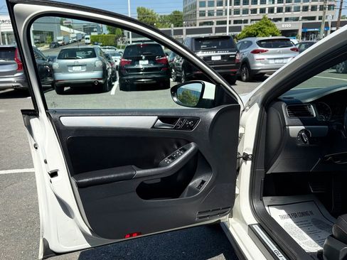 Used 2012 Volkswagen Jetta GLI Autobahn FWD image 9